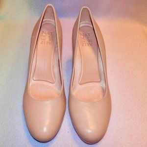 NATURALIZER WOMEN'S SHOES * 3 IN HEELS * TAN * IN GREAT CONDITION * 7.5 N *
